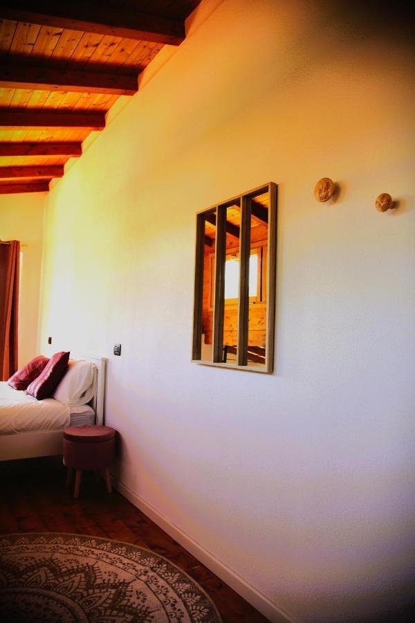 Our Happy Place - Casa Vacanze Per Il Viaggiatore Slow マンデッロ・デル・ラーリオ エクステリア 写真