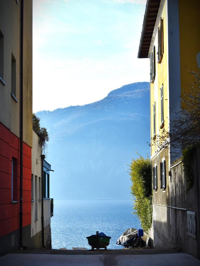 Our Happy Place - Casa Vacanze Per Il Viaggiatore Slow マンデッロ・デル・ラーリオ エクステリア 写真